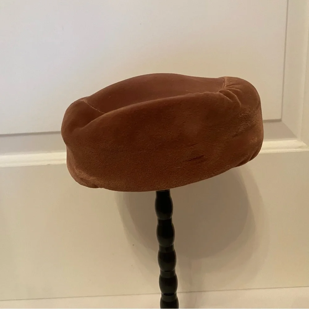 MADCAPS VINTAGE HAT PILLBOX BROWN PLUSH VELOUR FEEL ONE SIZE OS CHURCH MOB WIFE